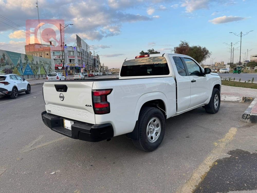 نيسان فرونتر